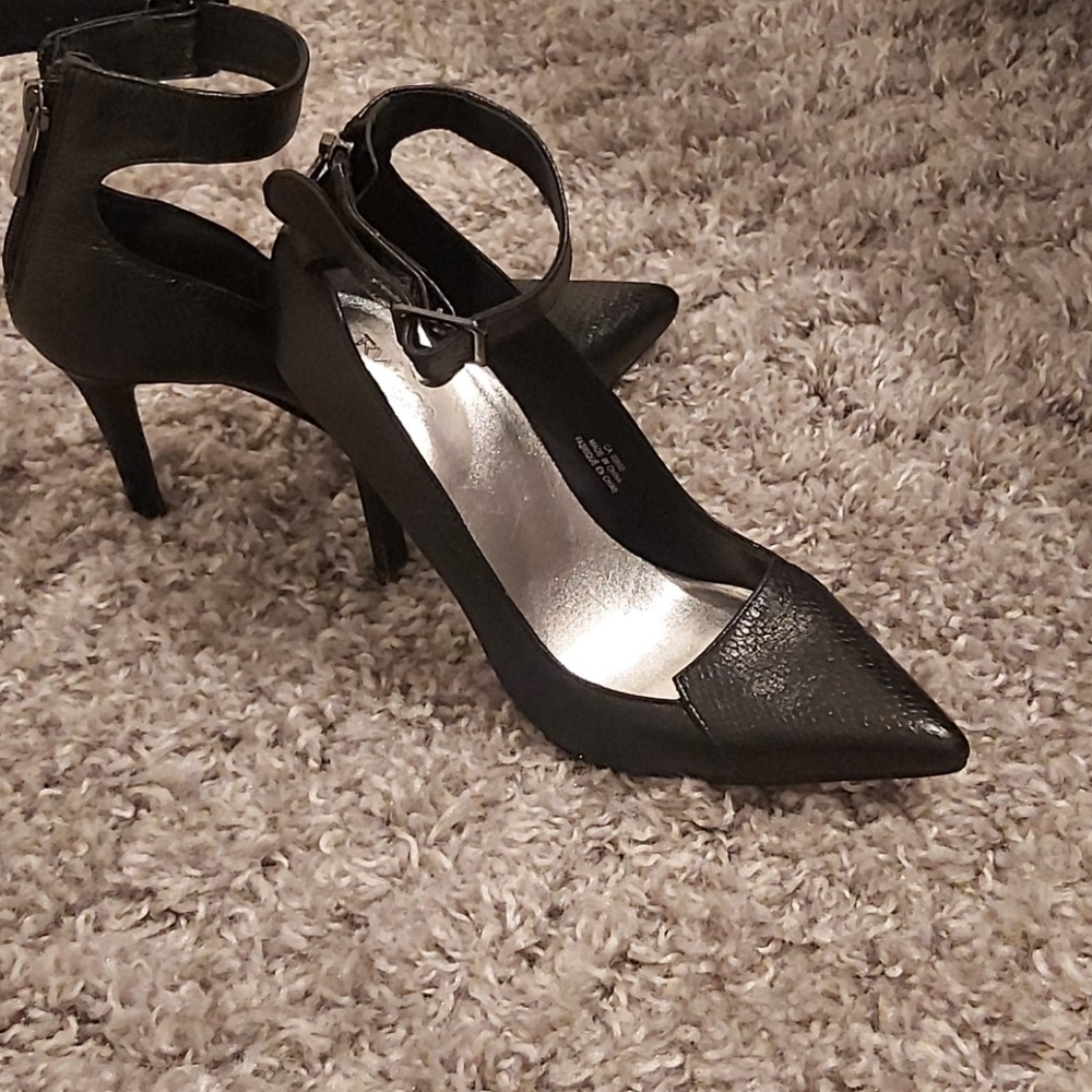 Heels - Picture 2 of 3